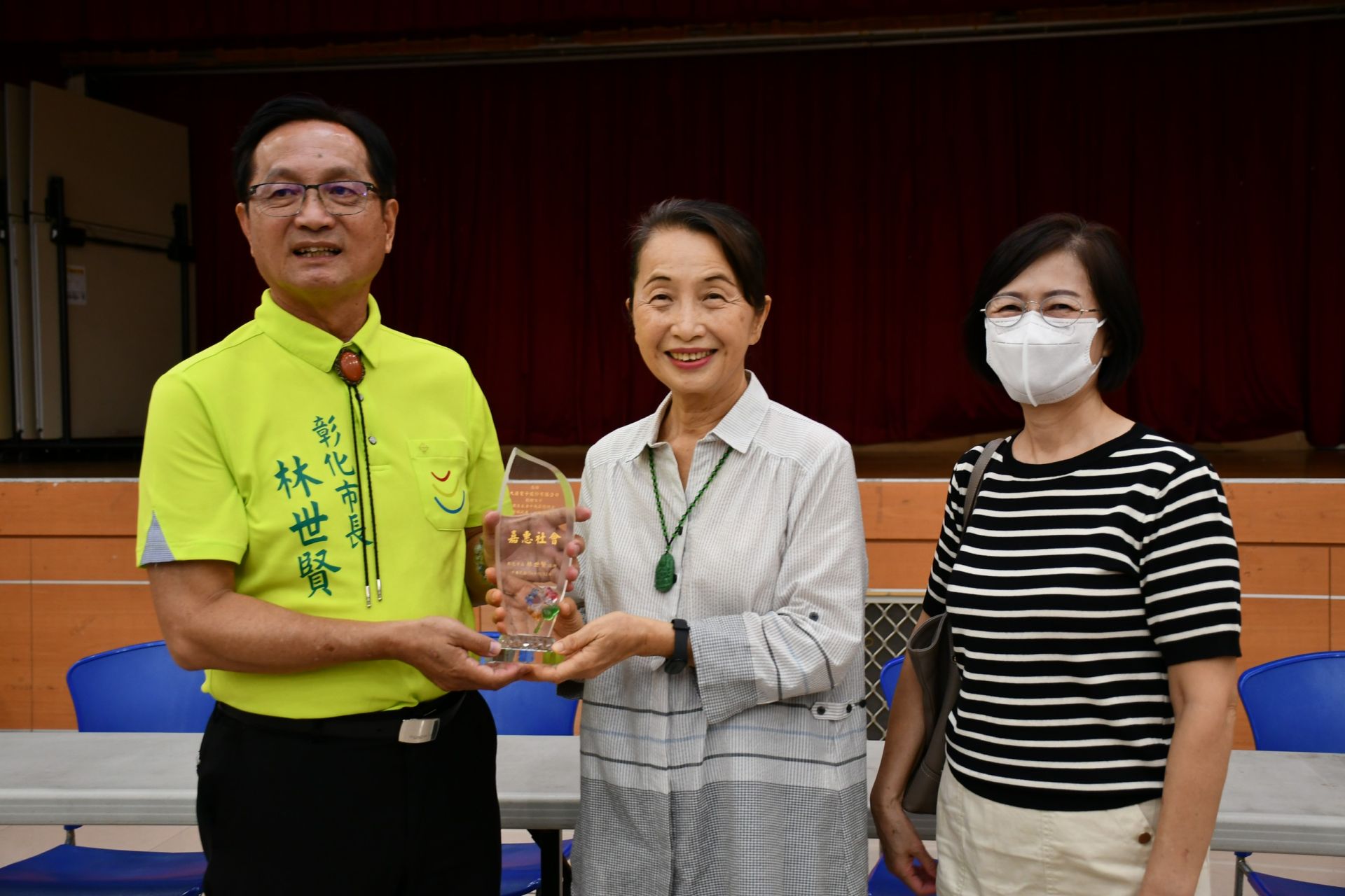 秋節前大通電子公司捐贈彰市63位獨居長者慰問金- 新媒體經紀人