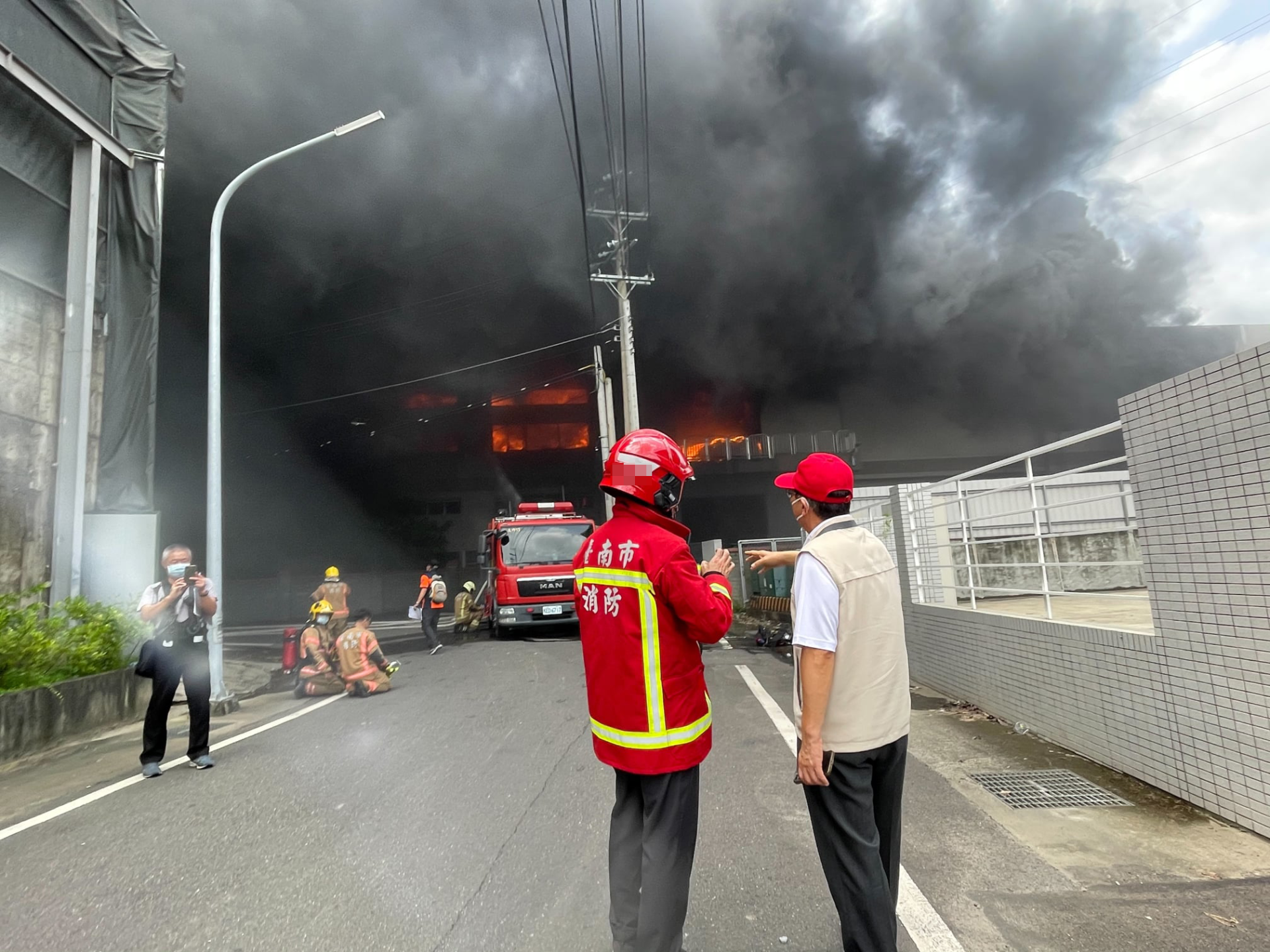 ▲台南消防分隊長涉吸金案！騙同仁投資多人慘賠...地院裁定羈押 消防局依法停職（示意圖／記者王俊勝 翻攝；此圖與本文無關僅示意）