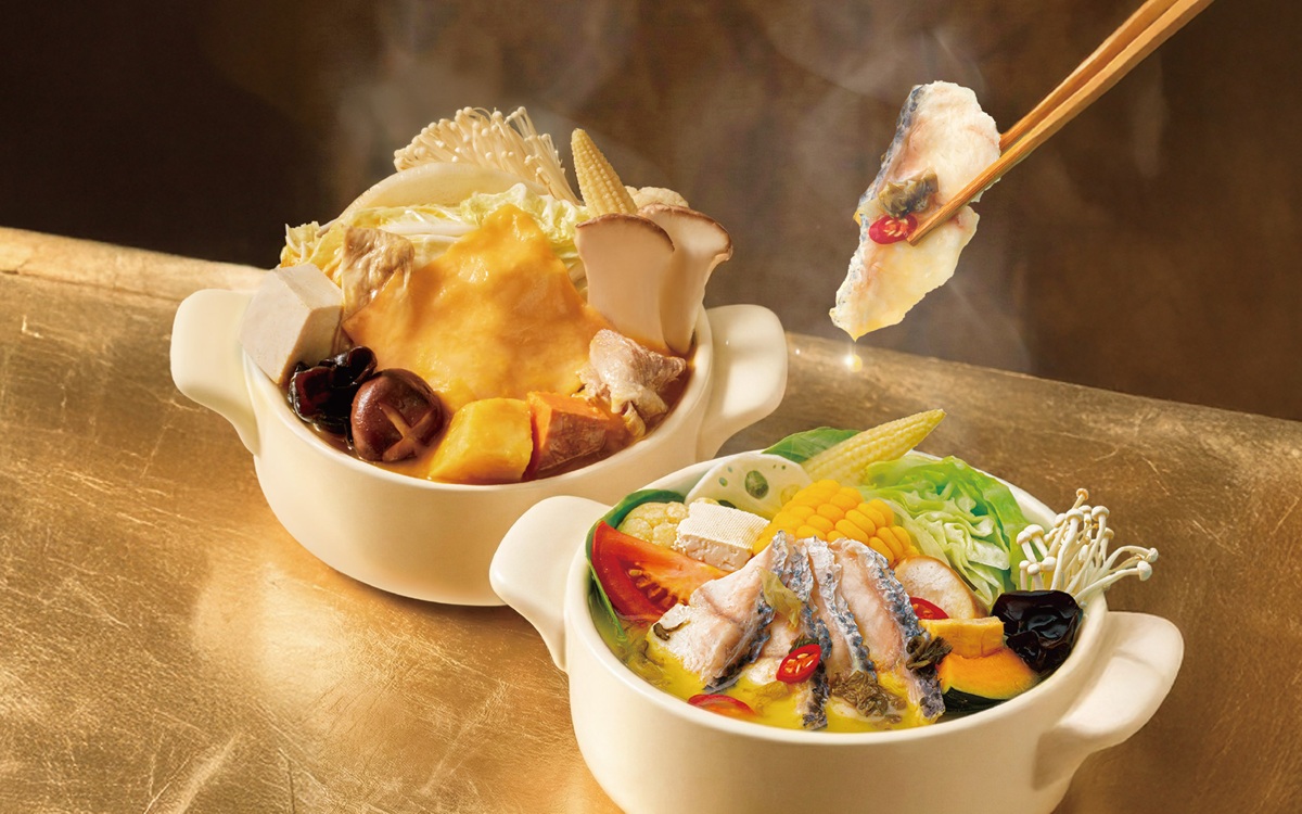 12mini 快煮小火鍋 推出季節限定「開運黃金雙鍋」，包含酸辣鮮香的金湯酸菜魚鍋與濃郁不辣的黃金南瓜起司鍋，主打一人獨享、平價開鍋迎好運。（圖／王品集團提供）