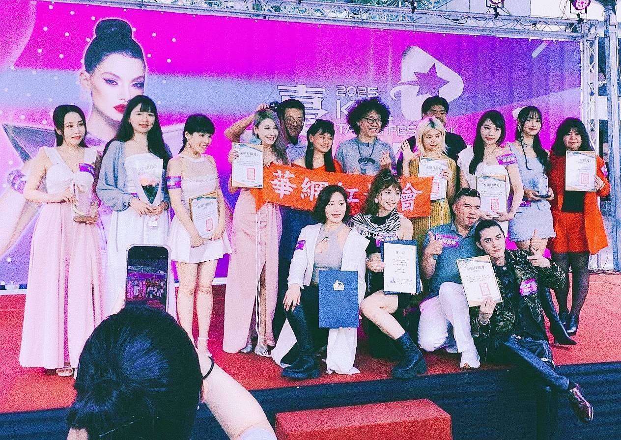 中華網紅協會於 2025 臺北網紅節期間舉辦「TY Star 網紅獎」頒獎,表揚具影響力的優秀創作者,現場氣氛熱絡。
