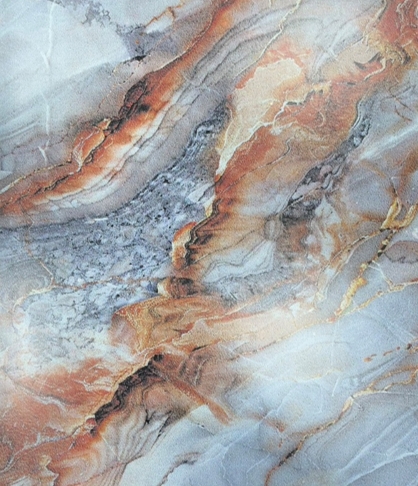 彩繪光電板圖層可依建築語彙與城市風貌客製不同紋理與色彩,在兼顧美學與防眩光的同時,整合發電與隔熱效益,提升民眾接受度與地方政府推動意願,讓「立面發電」具備可複製、可擴散的政策與市場條件。