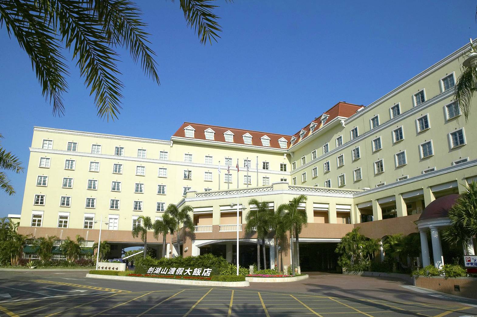 黃西田、王彩樺嗨翻劍湖山!《耐斯歌廳秀》爆紅掀孝親旅遊