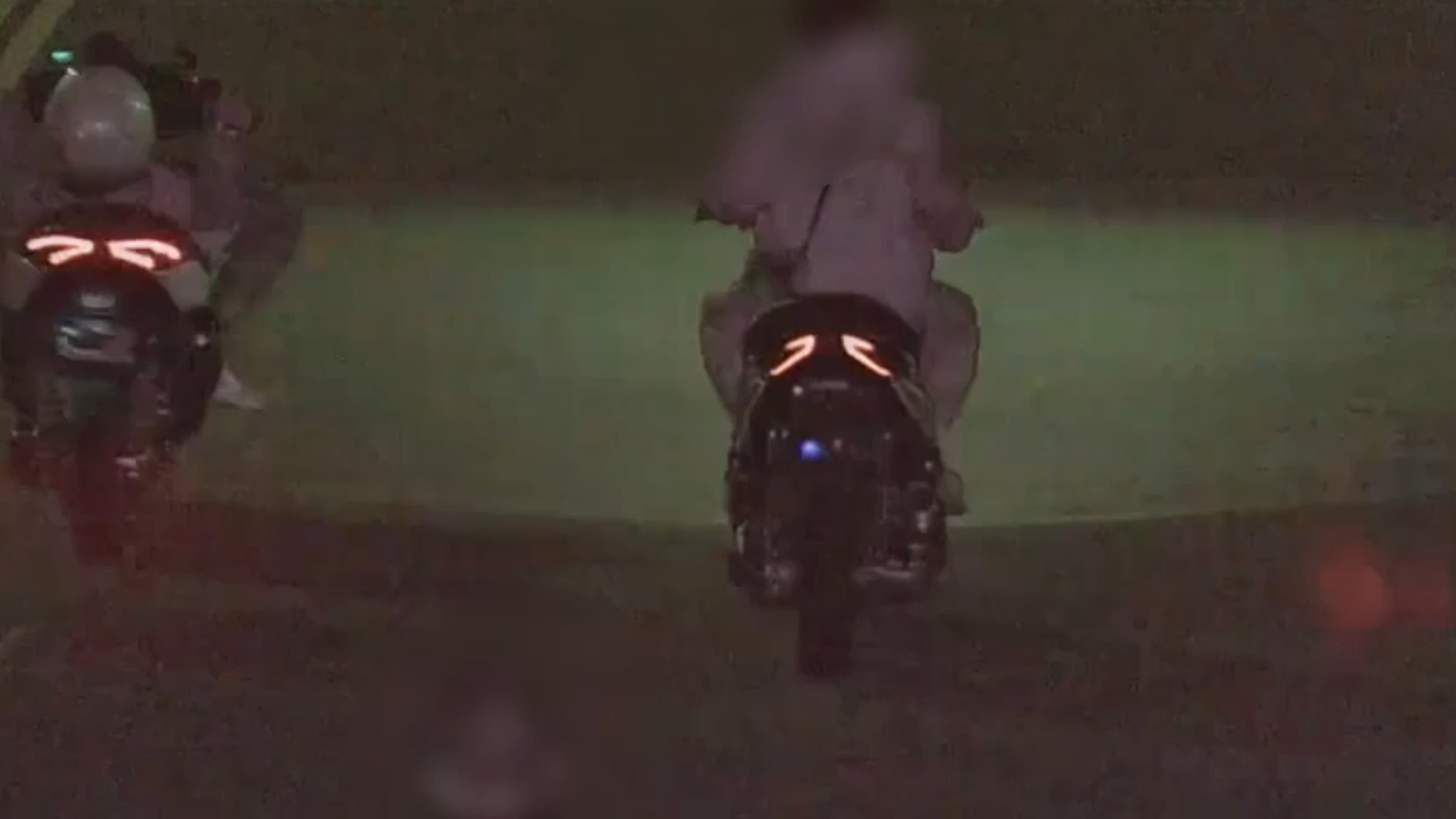 ▲新北市泰山區近期頻傳深夜噪音擾民，轄區警方接獲民眾檢舉，指出泰林路與新北大道一帶夜間常見改裝機車競速狂飆、引擎怒吼聲不絕於耳。(翻攝畫面)