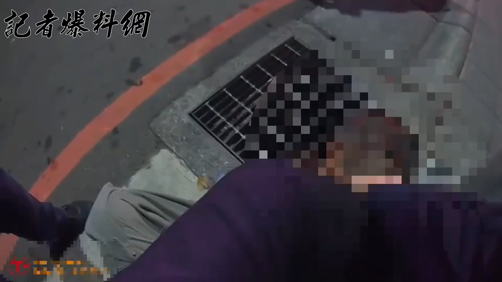 ​▲44歲鄭姓男子深夜酒後失控，在龍門路路中央大聲咆哮，轄區警方獲報趕抵現場依法對其實施管束。(翻攝畫面)