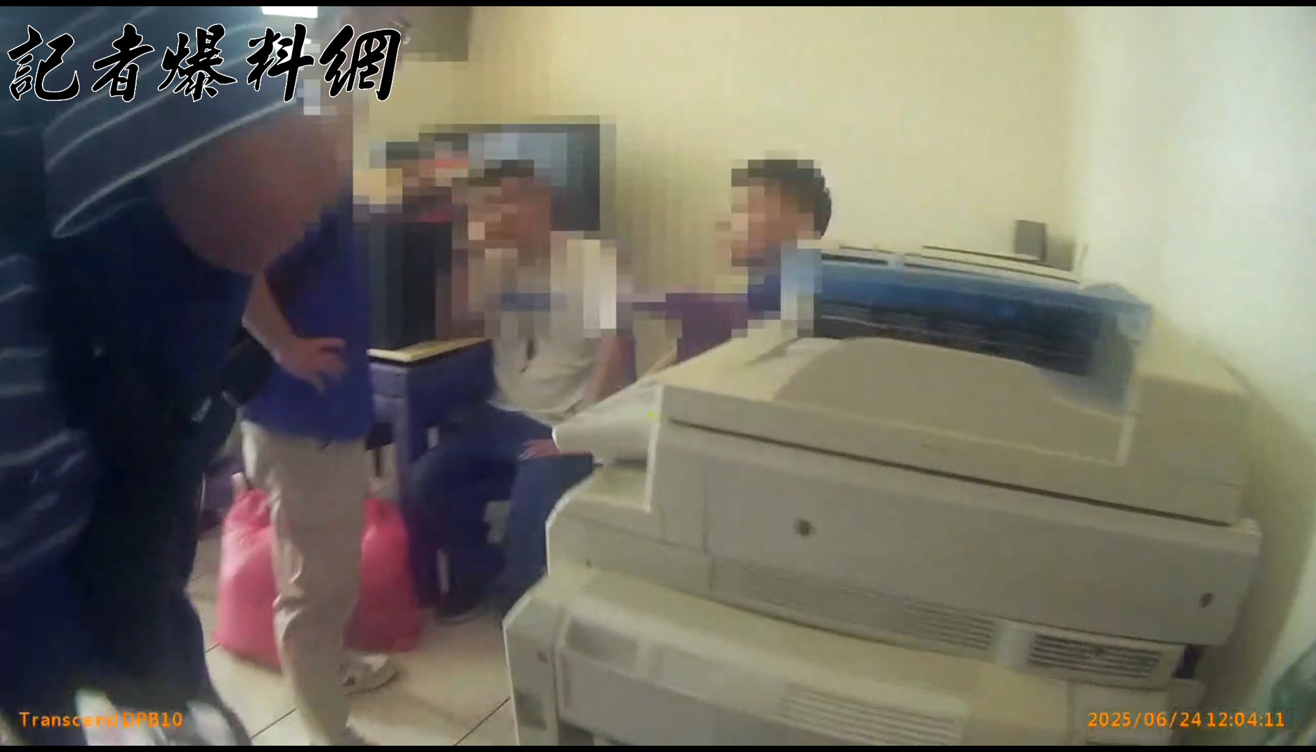 ▲專案小組鎖定陳姓與鄒姓3名嫌犯行蹤，於24日12時許在新北市樹林區樹新路一處據點成功將人救出。(翻攝畫面)