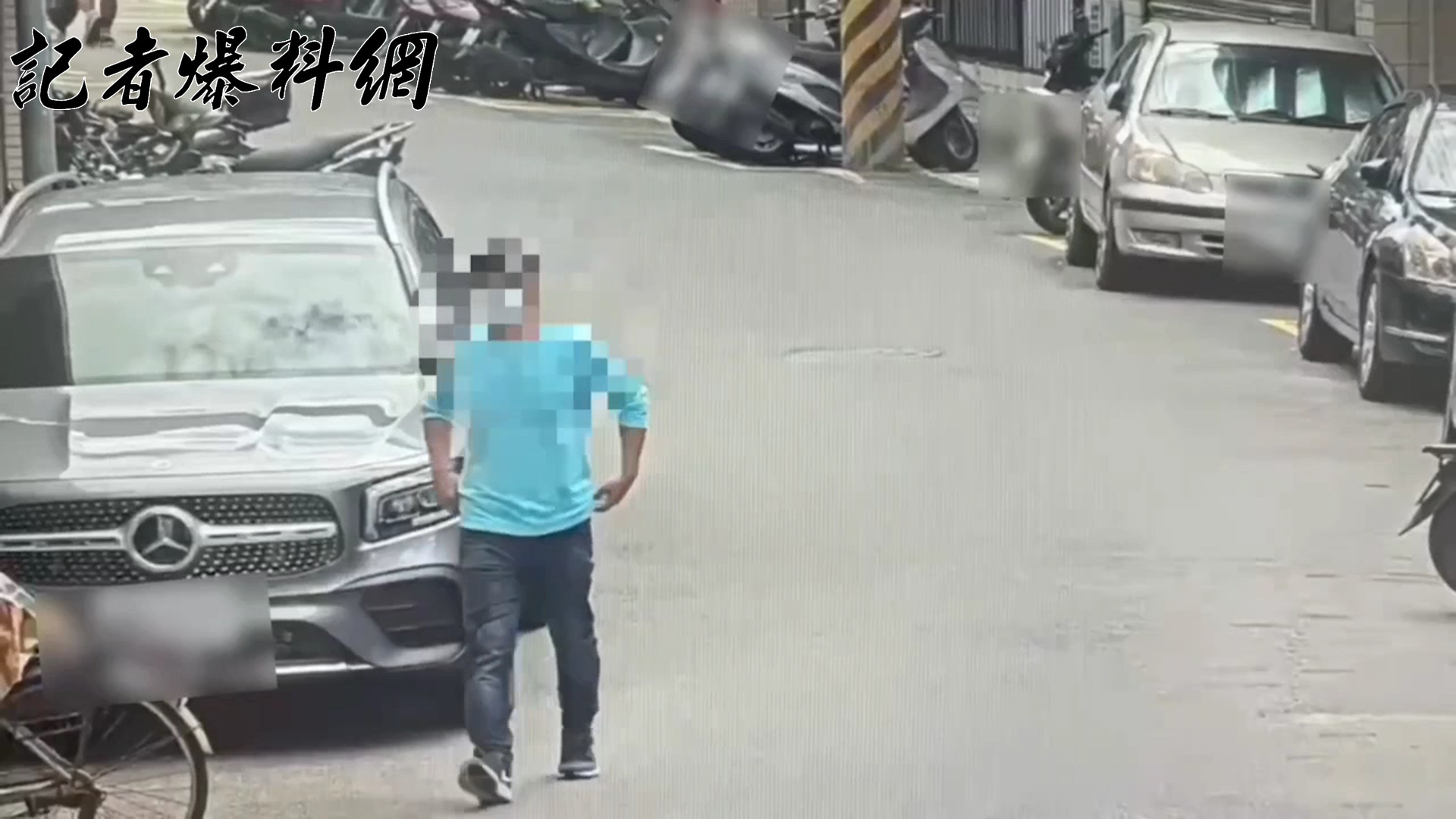 ▲有竊盜前科的45歲殷姓男子在案發地附近尋找犯案目標。（翻攝畫面）