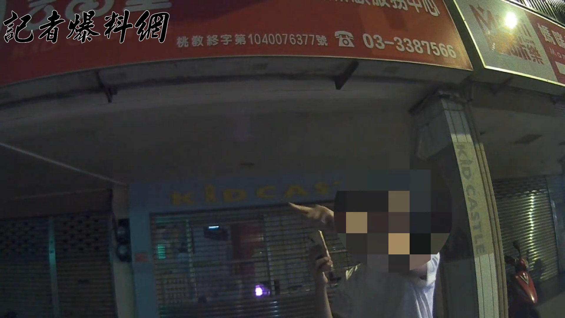 ▲黃姓男子酒後駕車紅線違停遭員警舉發，他還大言不慚嗆警「你們這組真的完蛋了」。（翻攝畫面）
