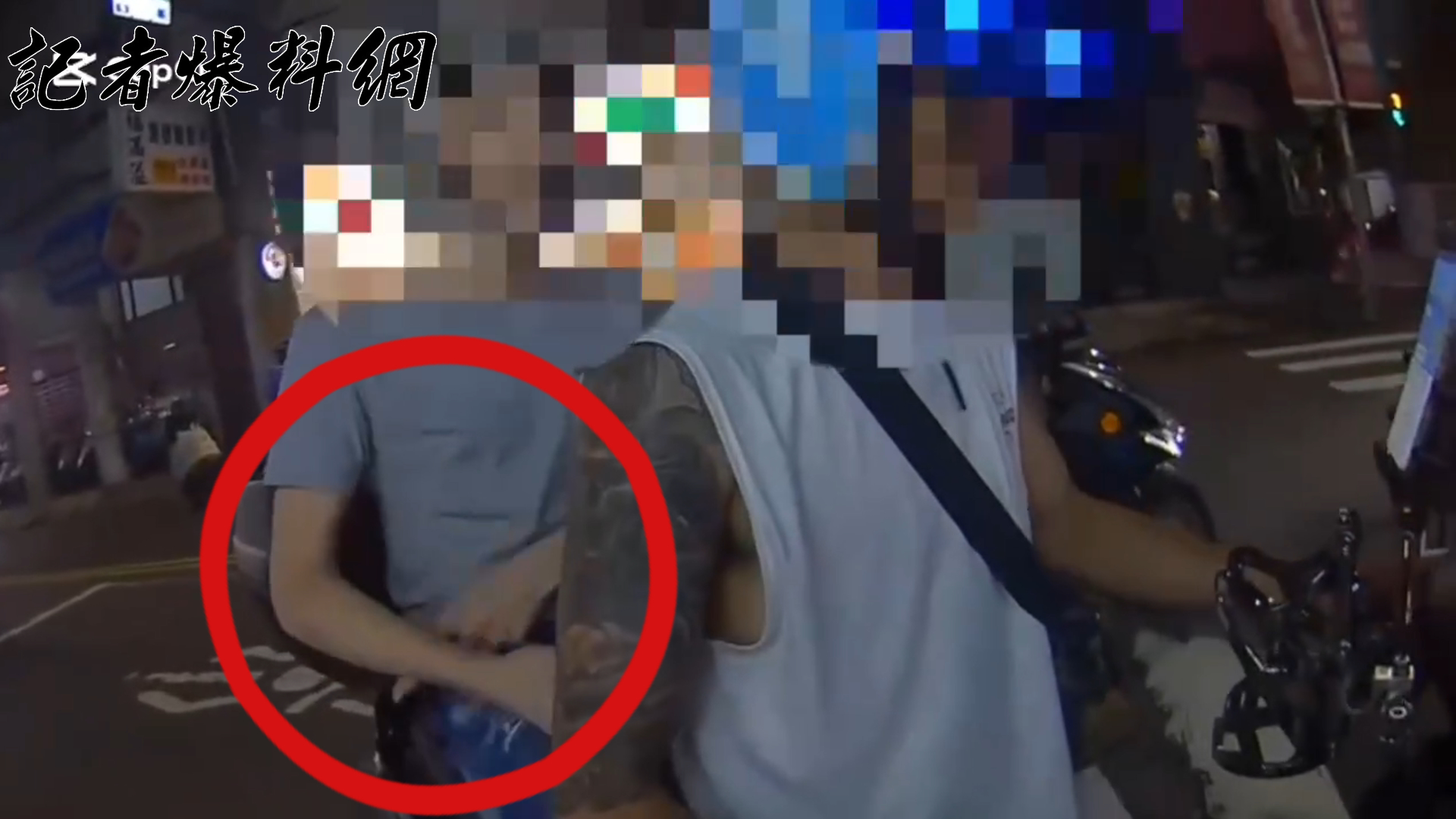 ▲乘客35歲陳男企圖丟棄俗稱「喪屍菸彈」的毒品，遭警方鷹眼識破。（翻攝畫面）