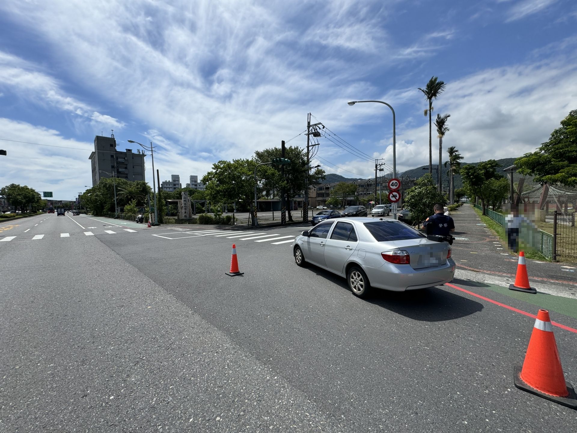 ▲56歲郭姓女子駕車欲自冬山路一段右轉照安路時，與林姓女騎士發生碰撞。（翻攝畫面）
