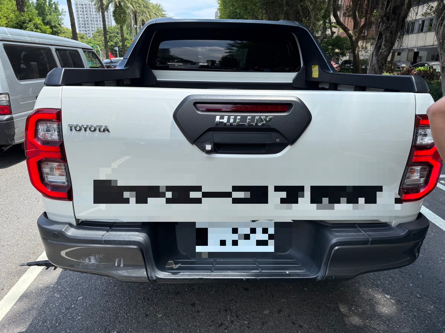 ▲▼53歲的程姓男子駕車，遭到後方車輛追撞。（翻攝畫面）