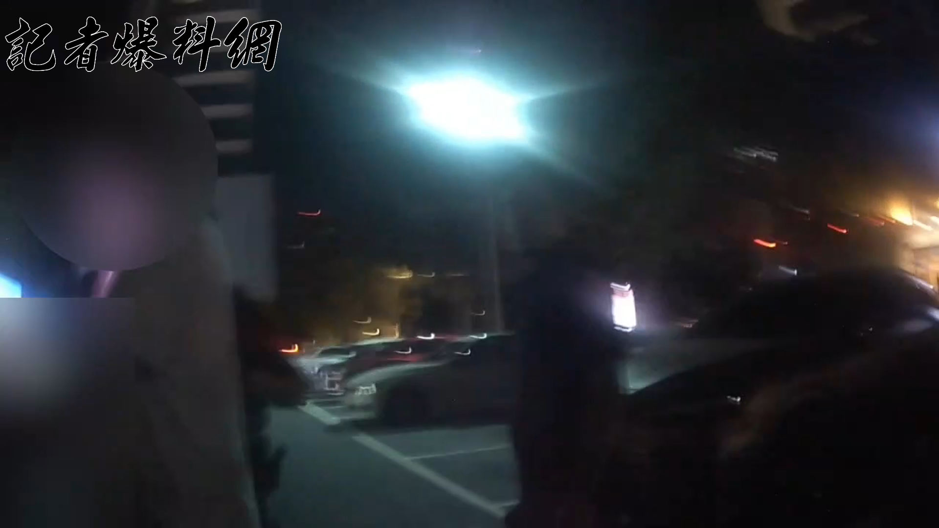 ▲警方戳穿聶男謊言後依法上銬逮捕解送歸案。（翻攝畫面）
