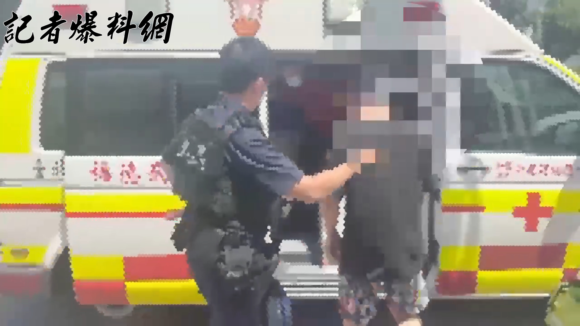 警方見梅海強情緒仍十分激動無法平復將其強制送醫。（翻攝畫面）
