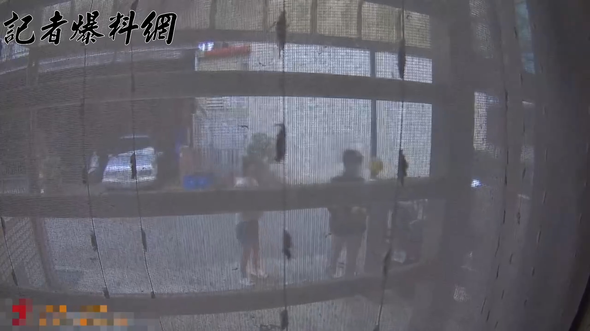 來台留學的越南籍吳姓男大生被指派到宜蘭羅東，向1名誤信投資而被騙走1200萬元的婦人收取款項。(翻攝畫面)