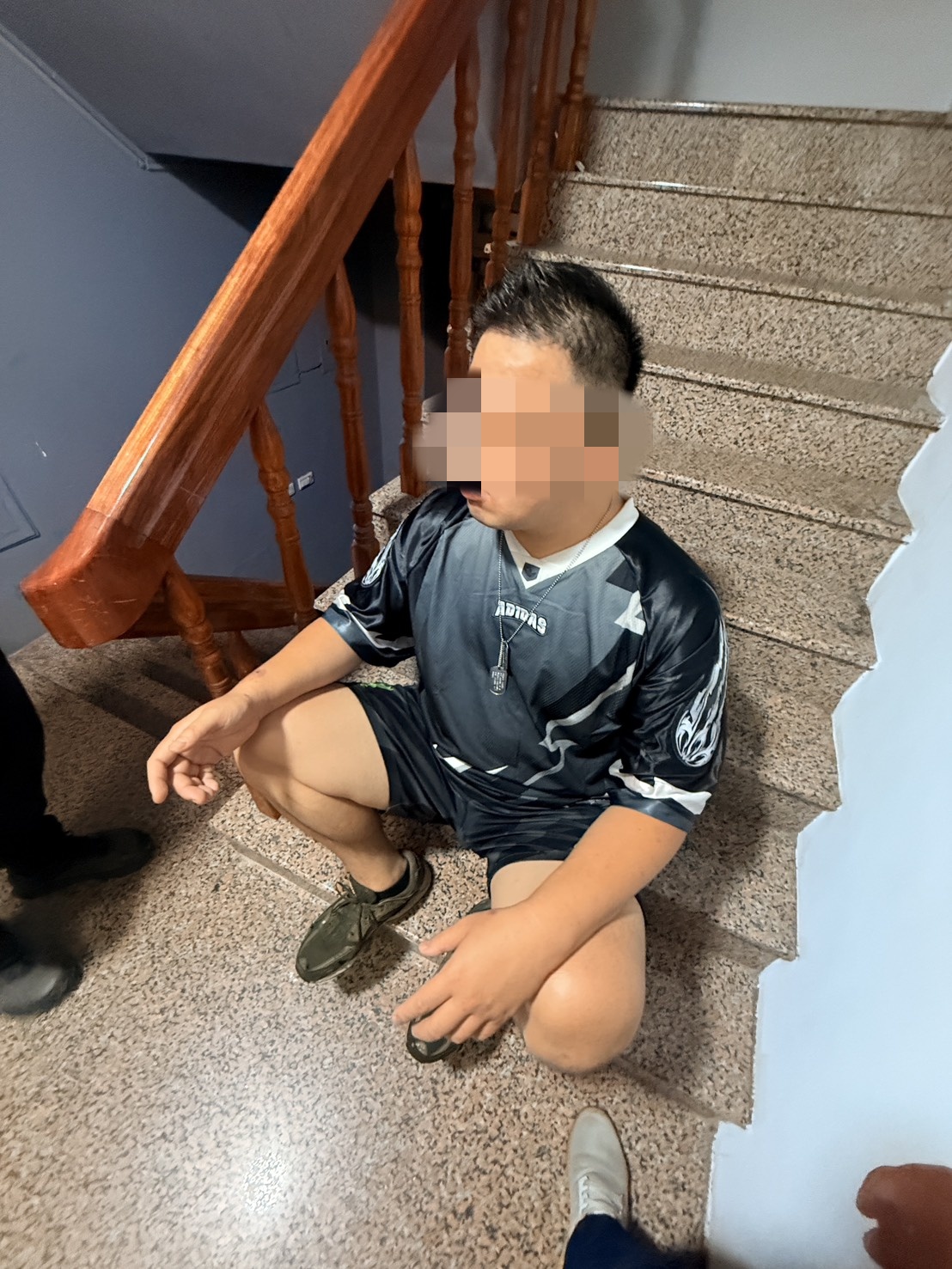 警方逮獲涉嫌經營應召站的鍾姓男子。