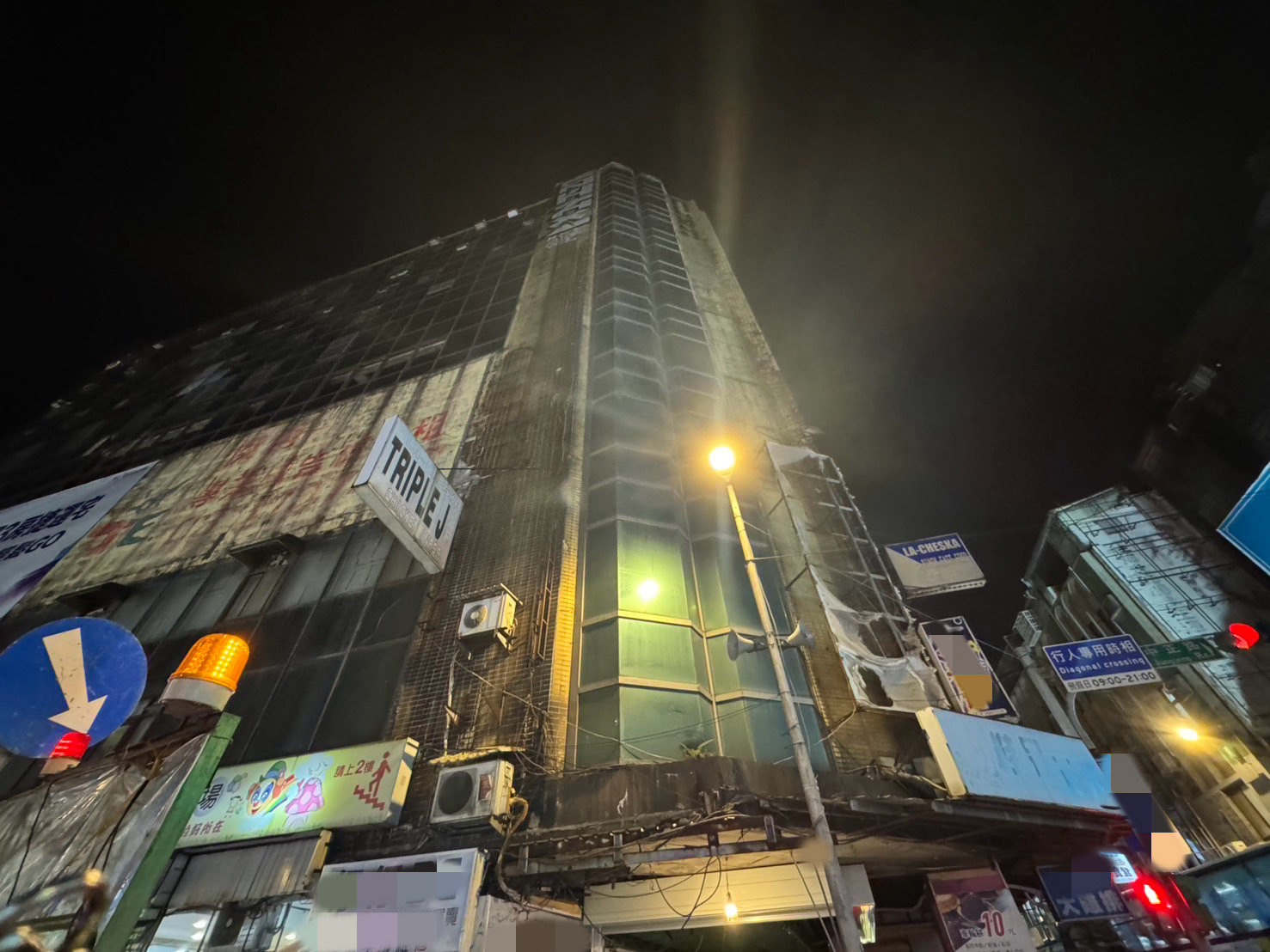 桃園市中壢區中正路上的財神大樓，昨（27）日晚間18時許發生1起墜樓意外。