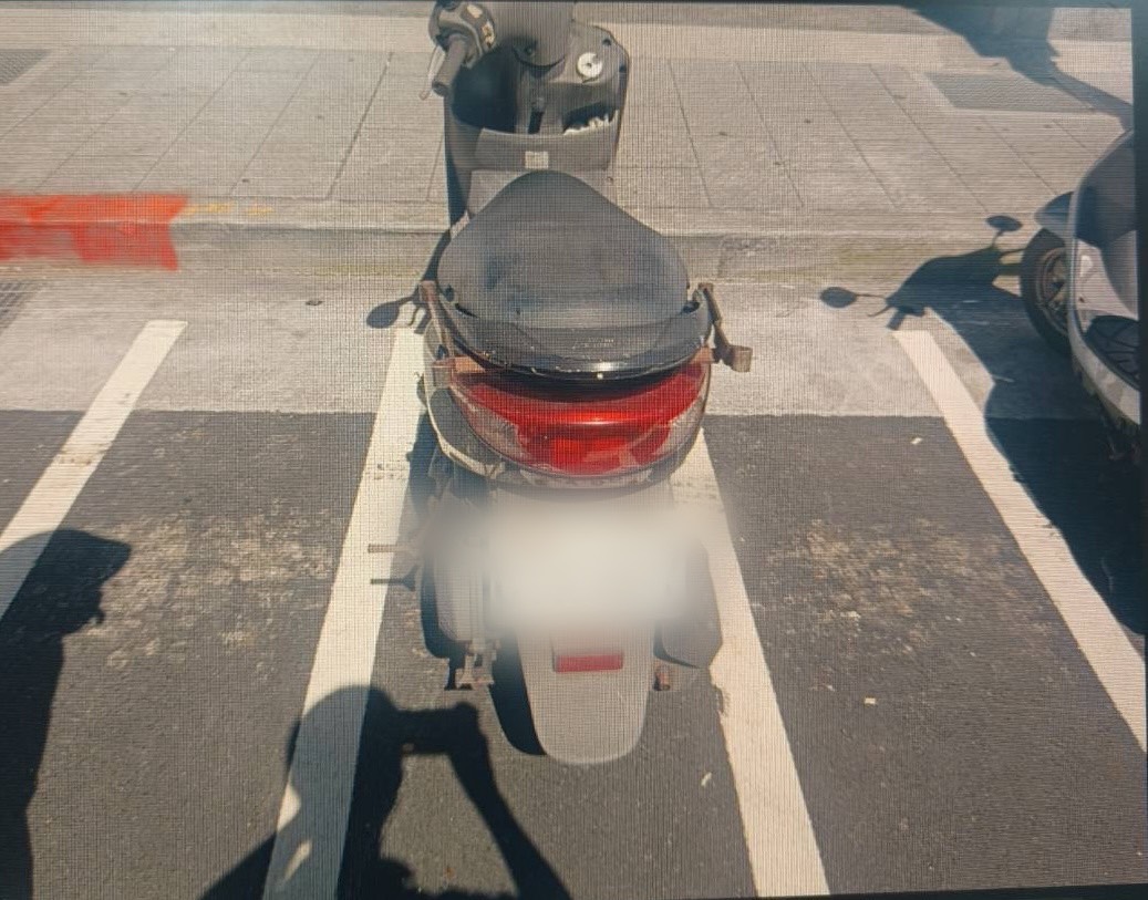 江姓老翁騎乘的機車。