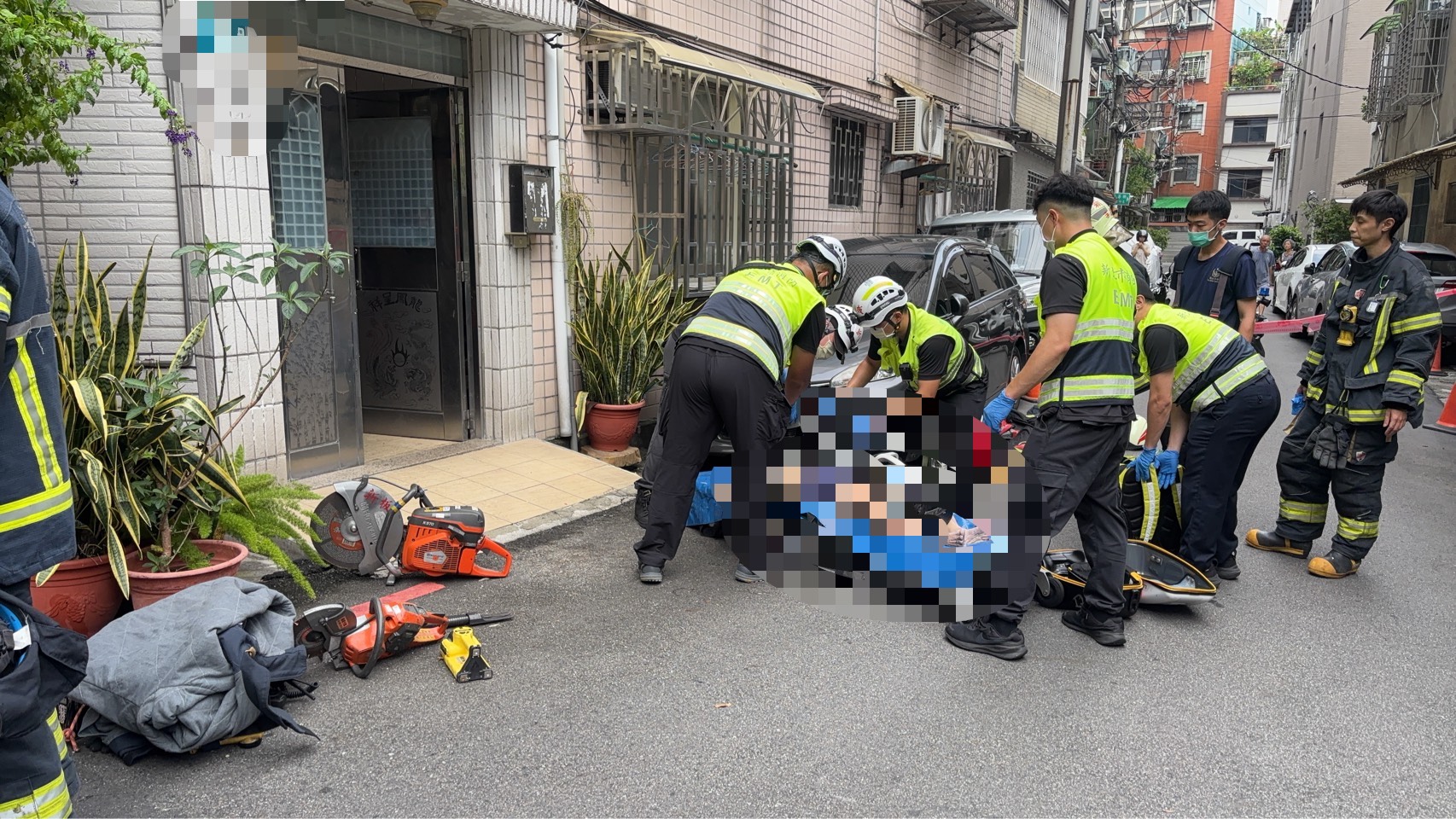 新北市板橋區南雅西路1間家庭式食品工廠，今（2）日11時許傳出嚴重工安意外。