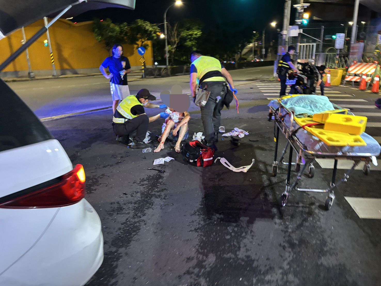 新北市中和區勝利路、福祥路口，昨（2）日深夜23時許發生1起交通事故。