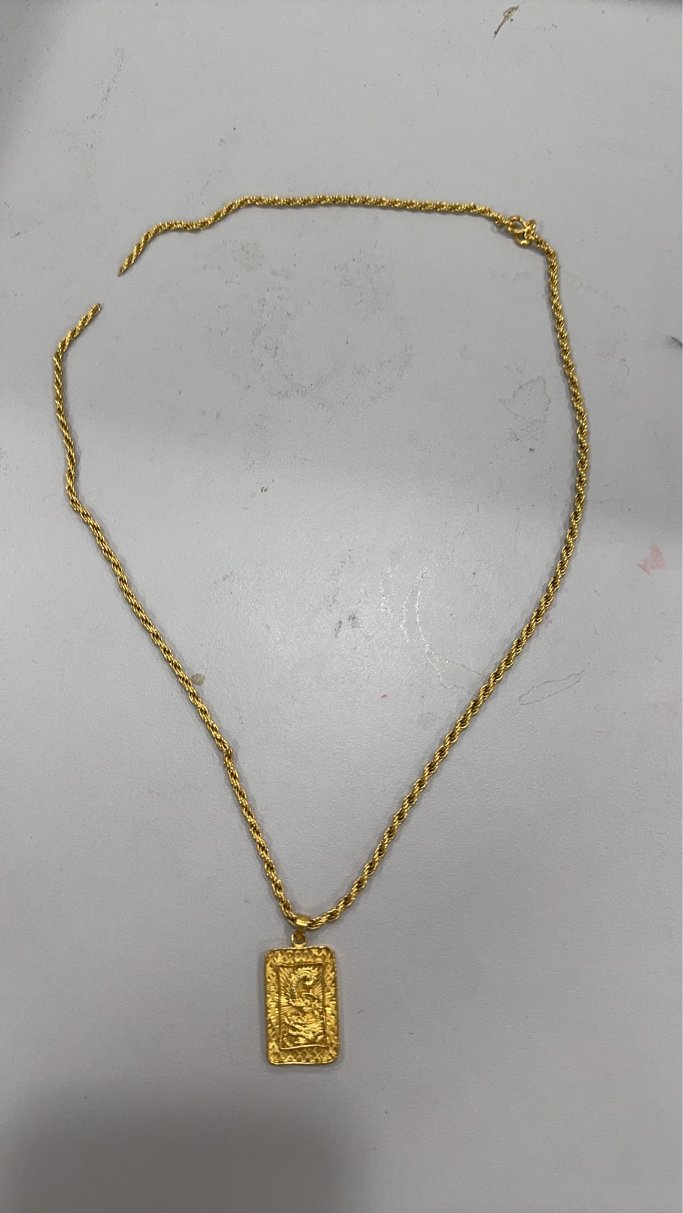 被害人遭扯斷的金項鍊。