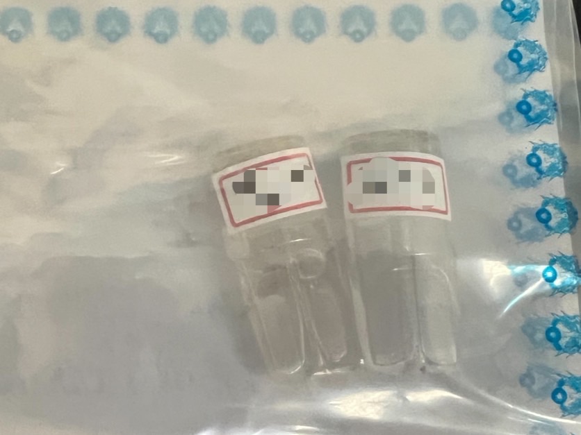 警方在曾男駕駛座下方發現二級毒品「依托咪酯」（Etomidate）。