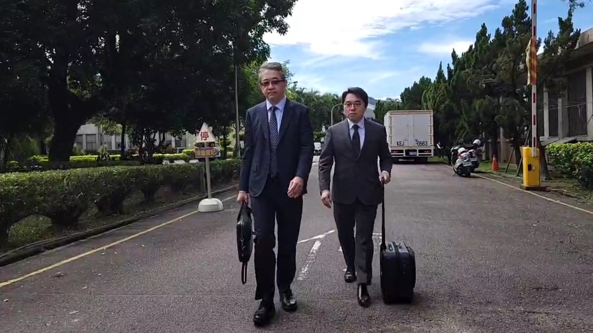 律師團今（8）日2度律見後，柯文哲已點頭同意辦理交保。