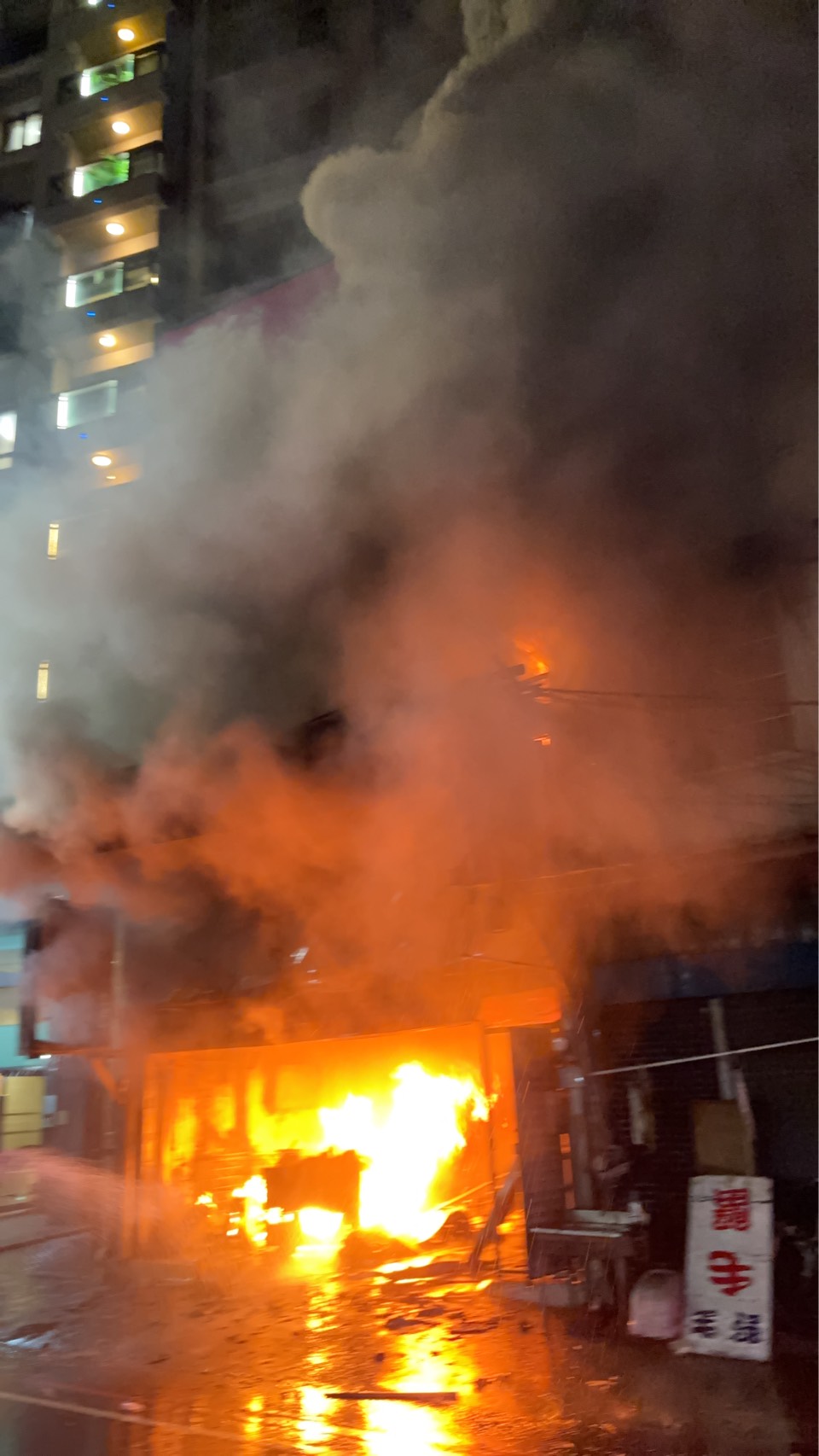 新北市三重區環河南路1處三層樓建築物，今（14）日晚間19時許傳出火警。