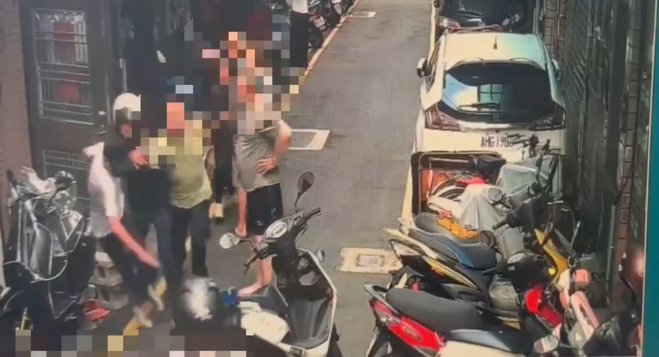 新北市蘆洲分局日前在三重區中正南路成功逮捕1名因毒品及竊盜案遭通緝的36歲廖姓男子。