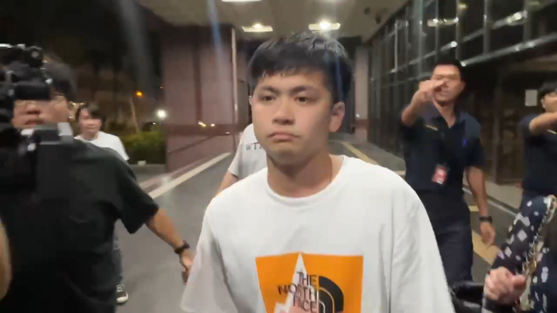 龔益霆以100萬元交保，並限制出境出海，不得接觸或騷擾被害人。