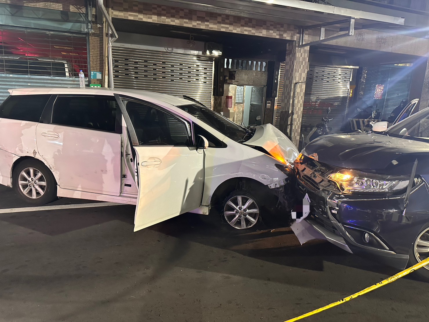 郭嫌車輛最終在重陽路二段34巷口失控，衝撞路旁停放的3輛自小客車及4輛機車後才停下，但他還想下車徒步逃逸。
