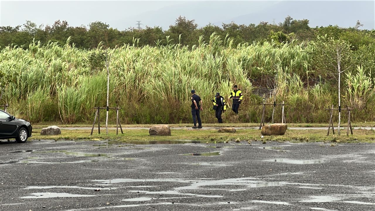宜蘭羅東運動公園慢速壘球場旁菜園，昨（23）日下午16時許發現1具無名屍。