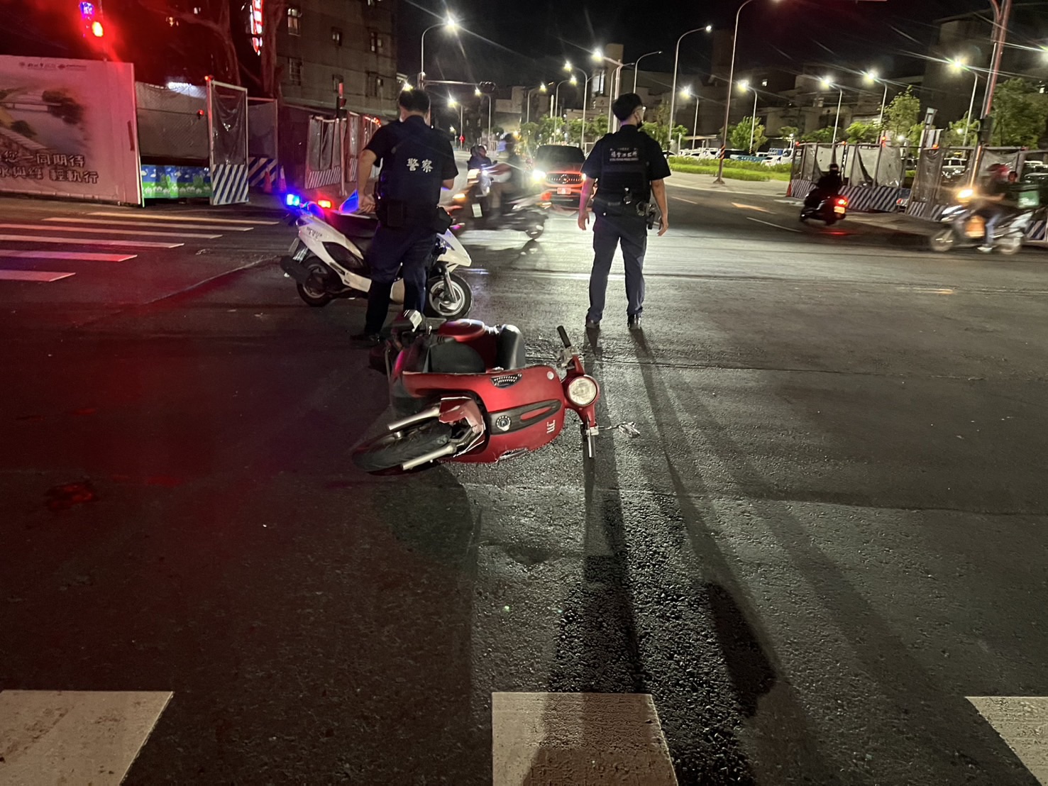 新北市新莊區新樹路、國營路口，昨（25）日晚間20時許發生嚴重交通事故。