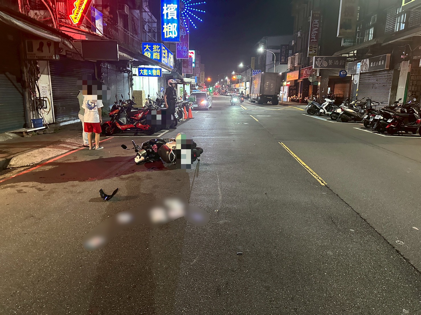 新北市新莊區化成路一帶，昨（30）日深夜23時許傳出嚴重交通事故。