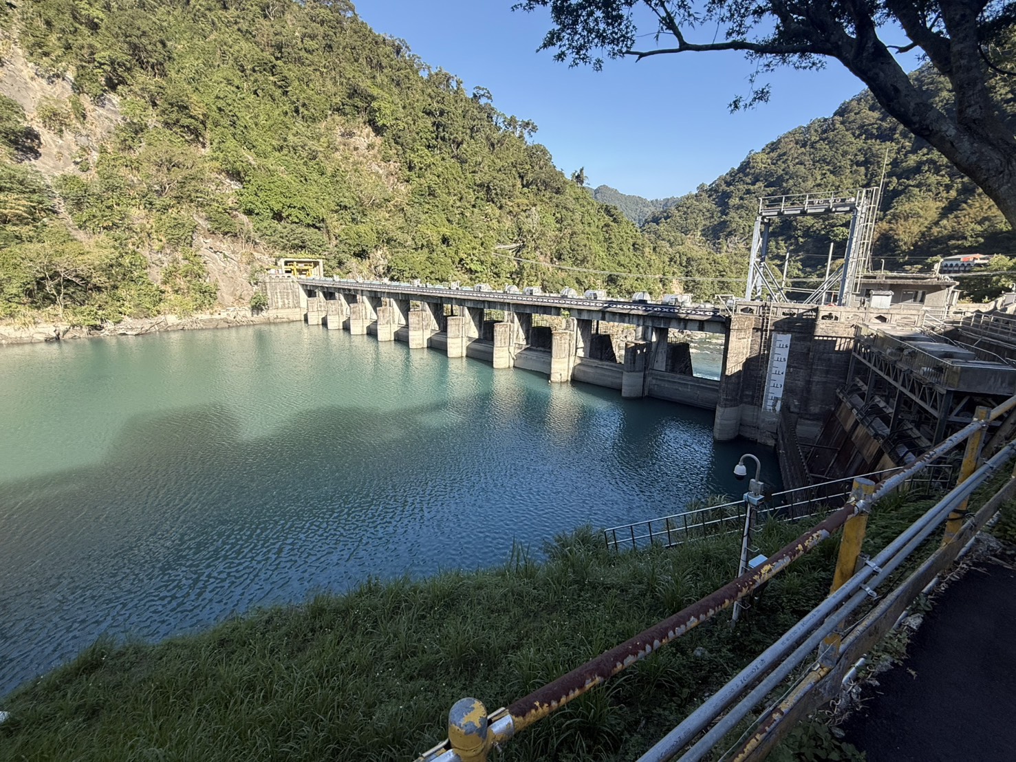 警方在桂山堰堤壩發現葉男的遺體。