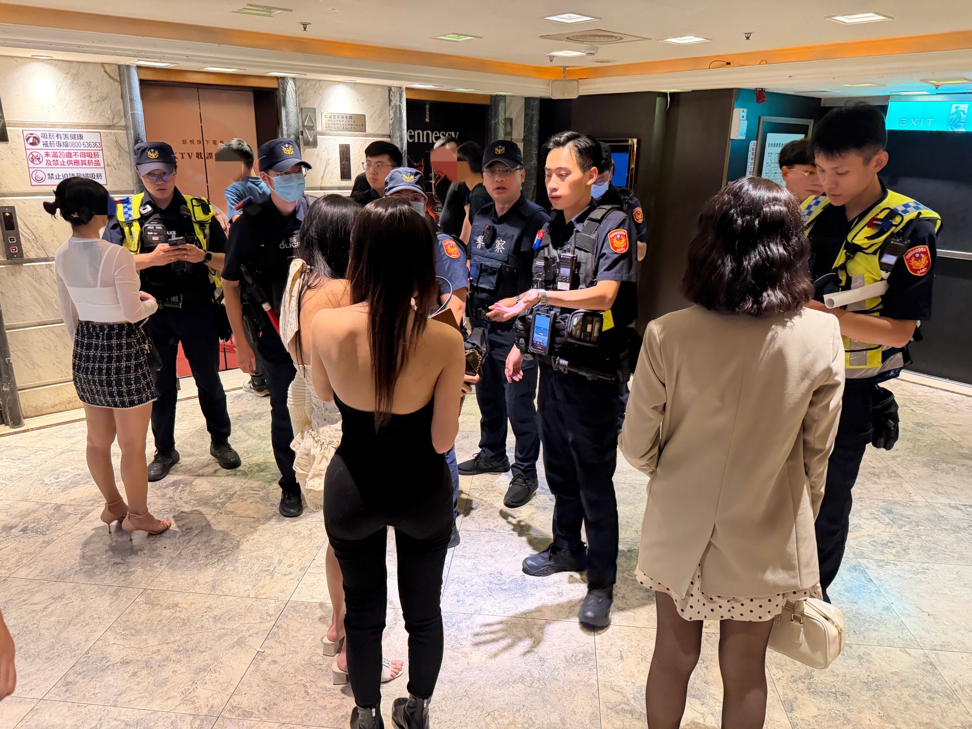 桃園市中壢警分局為維護節日期間社會秩序與交通安全，於昨（3）日晚間進行擴大臨檢。