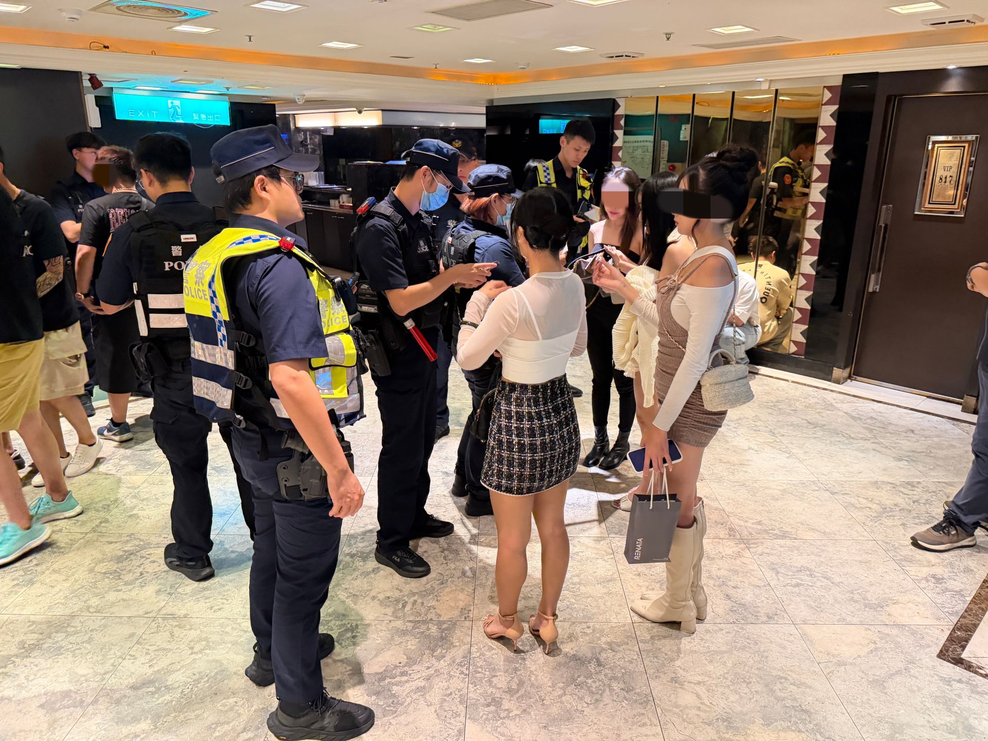 桃園市中壢警分局為維護節日期間社會秩序與交通安全，於昨（3）日晚間進行擴大臨檢。