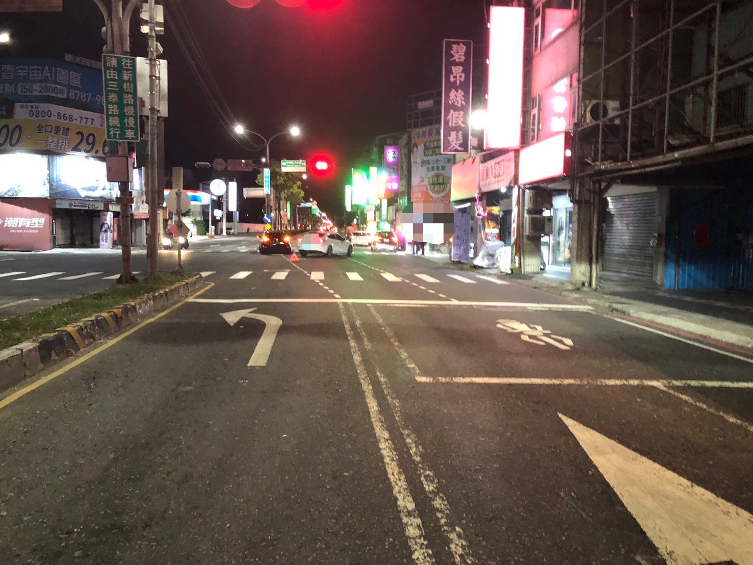 新北市新莊區中正路、新樹路口，日前發生1起交通事故。