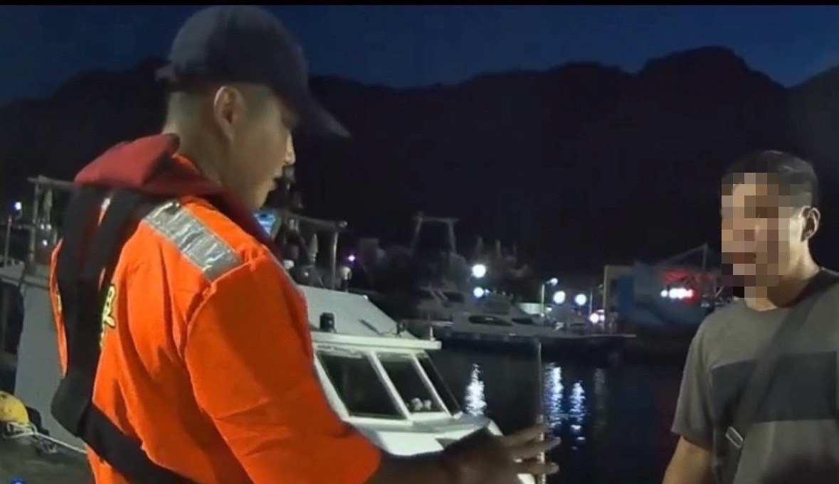 涉犯《洗錢防制法》的姬姓男子欲搭船出港海釣被岸巡人員查獲。
