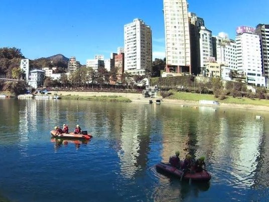 新北市新店區碧潭東岸吊橋，昨（12）日早上8時許傳出溺水死亡案件。