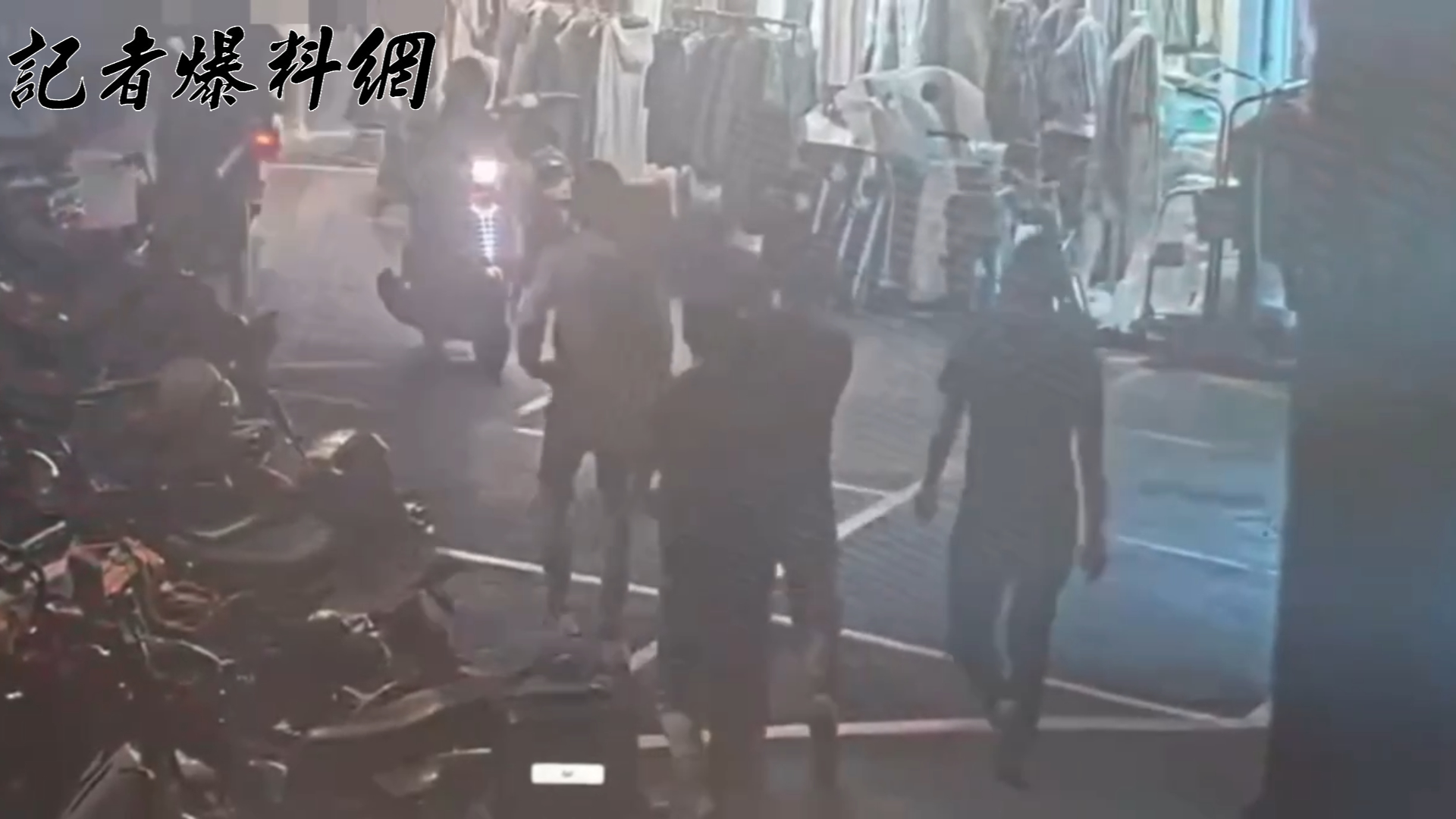 台北市信義區知名五分埔商圈，日前竟因微不足道的停車糾紛引發聚眾鬥毆。