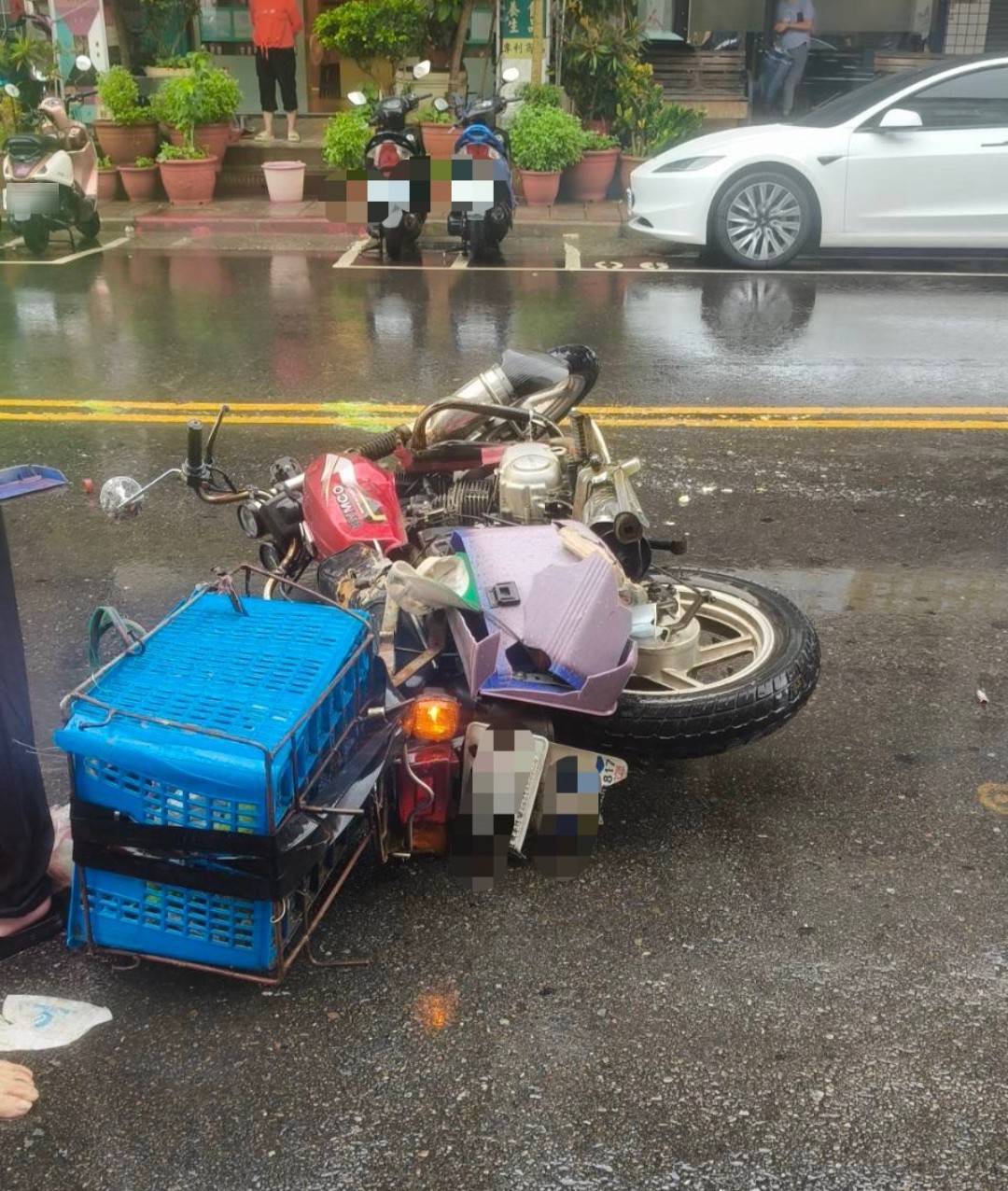 黃姓老翁騎乘的機車。