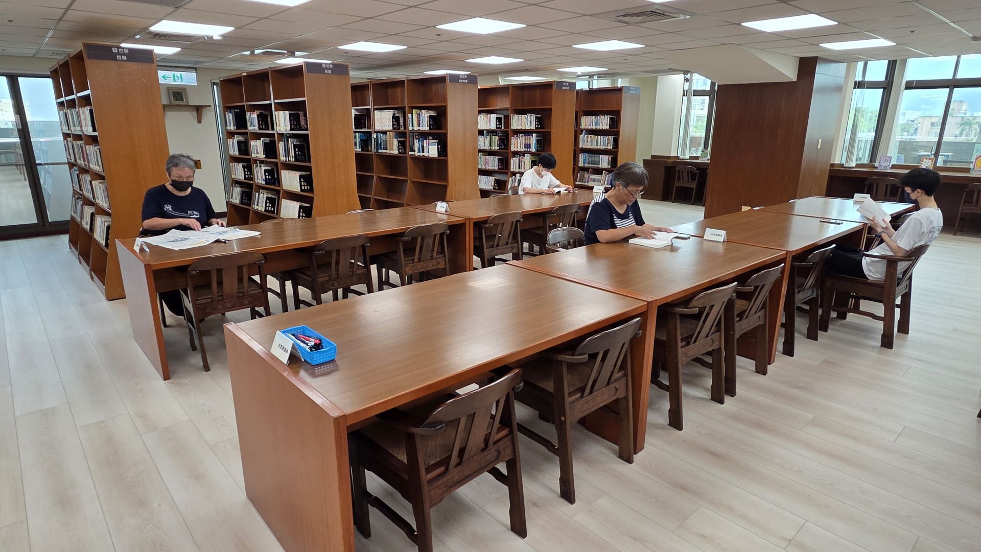 普天精舍圖書館相隔十年重啟,以全新設計打造靜謐閱讀空間。