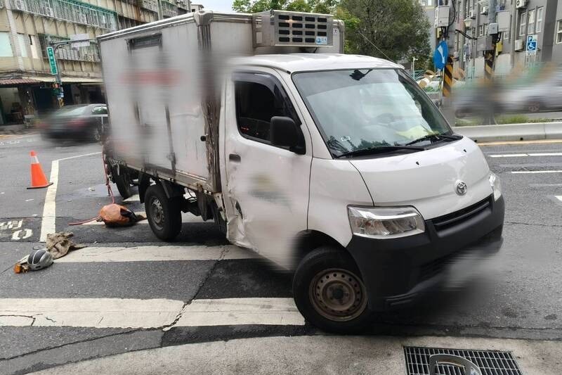 卓男駕駛的小貨車。