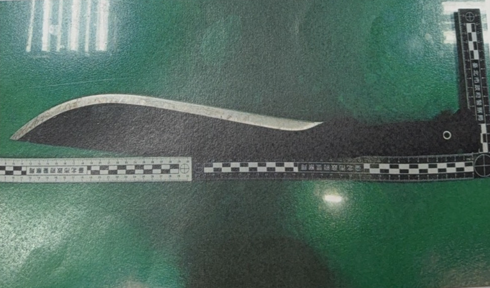 李男所持開山刀。