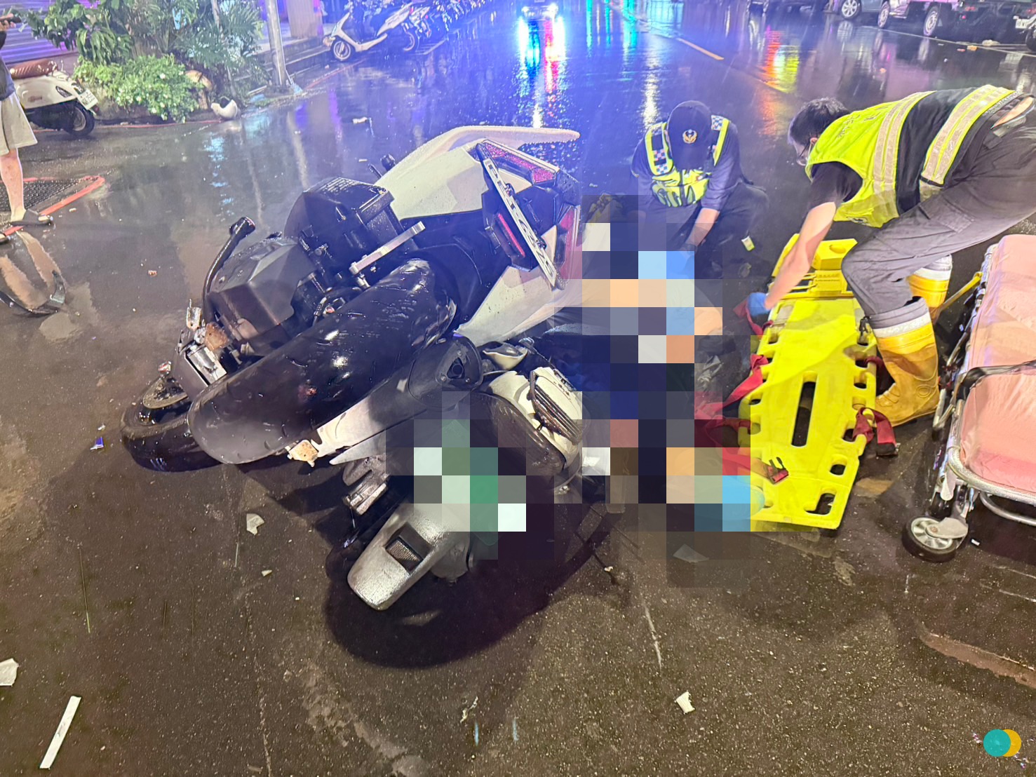 新北市三峽區大同路一帶,昨(28)日凌晨2時許發生1起機車對撞車禍。