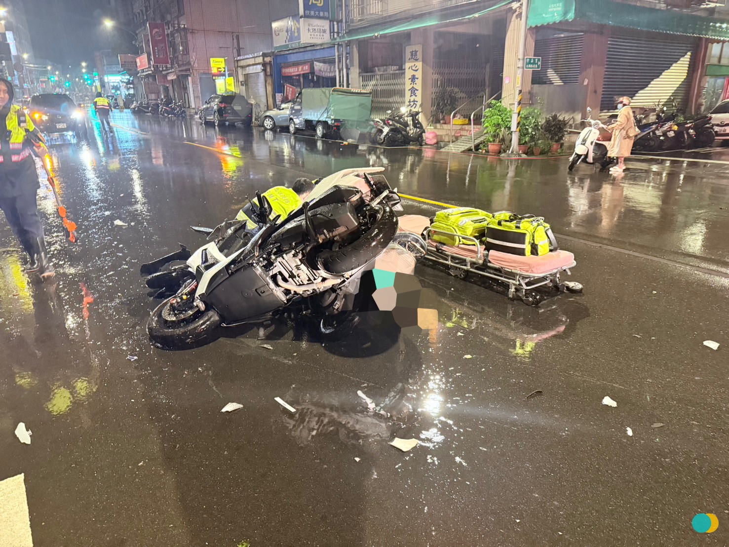 新北市三峽區大同路一帶,昨(28)日凌晨2時許發生1起機車對撞車禍。