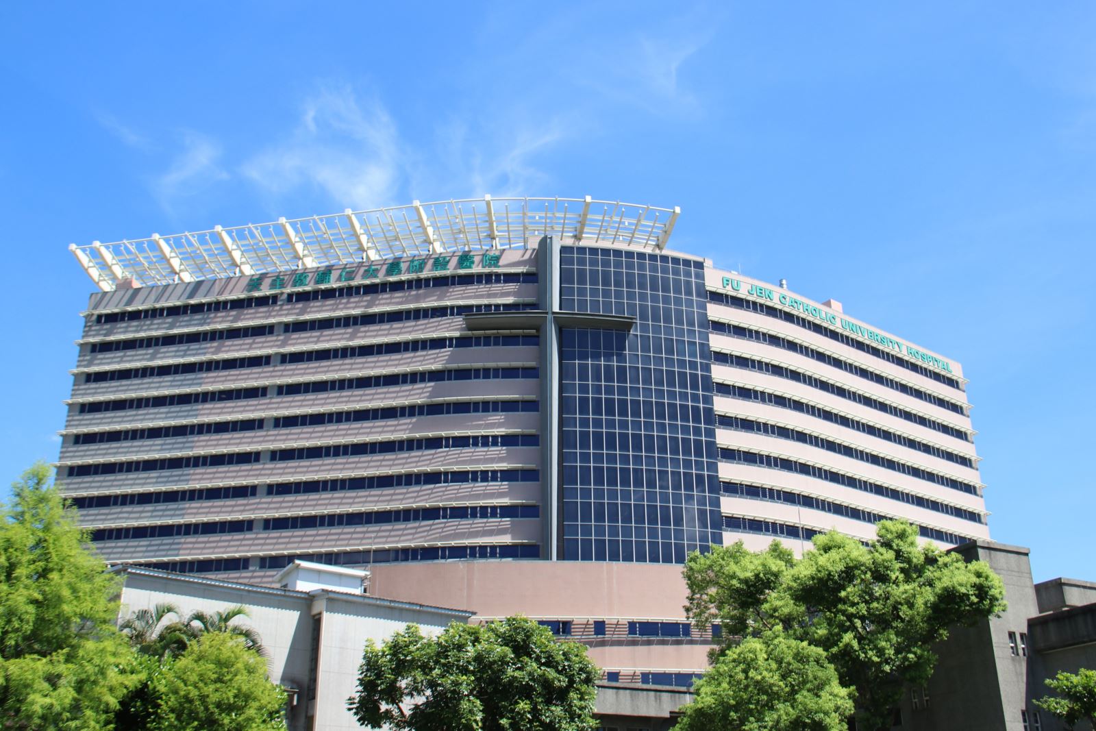 天主教輔仁大學附設醫院今（11）日下午14時許驚傳有民眾持美工刀攻擊醫師。