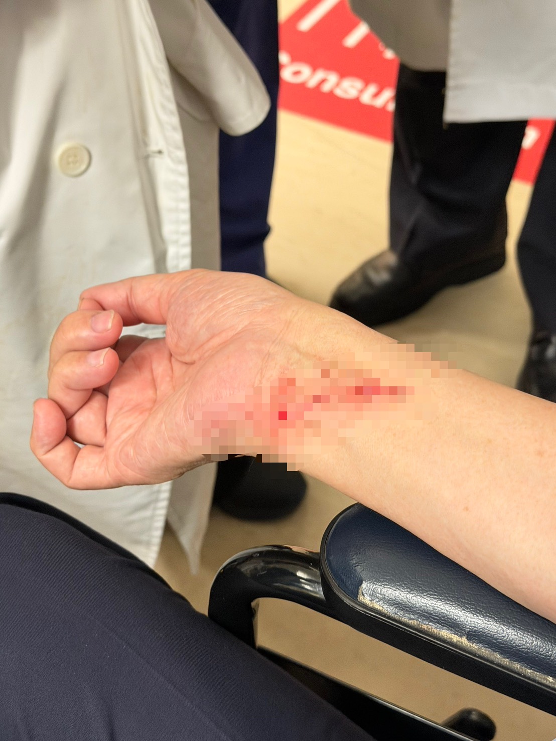 天主教輔仁大學附設醫院今（11）日下午14時許驚傳有民眾持美工刀攻擊醫師。