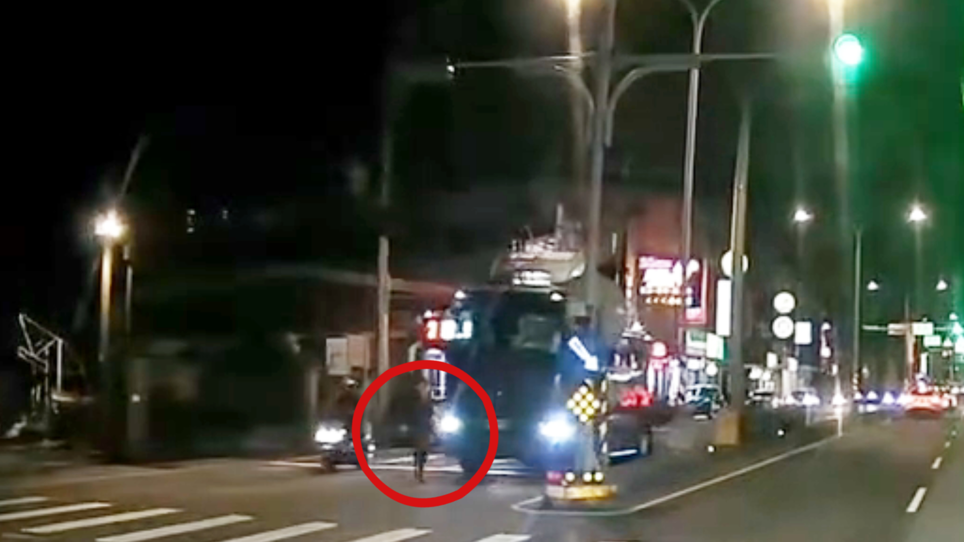 警方初步研判行人未走行人穿越道穿越車道是肇事主因。