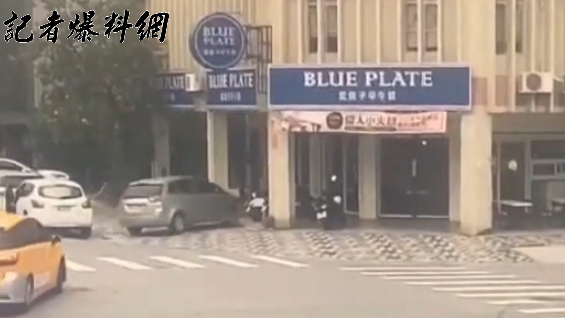 梁婦向警方表示，當時她正準備靠邊停車，卻不小心誤踩油門，才會導致車輛暴衝衝進店內。