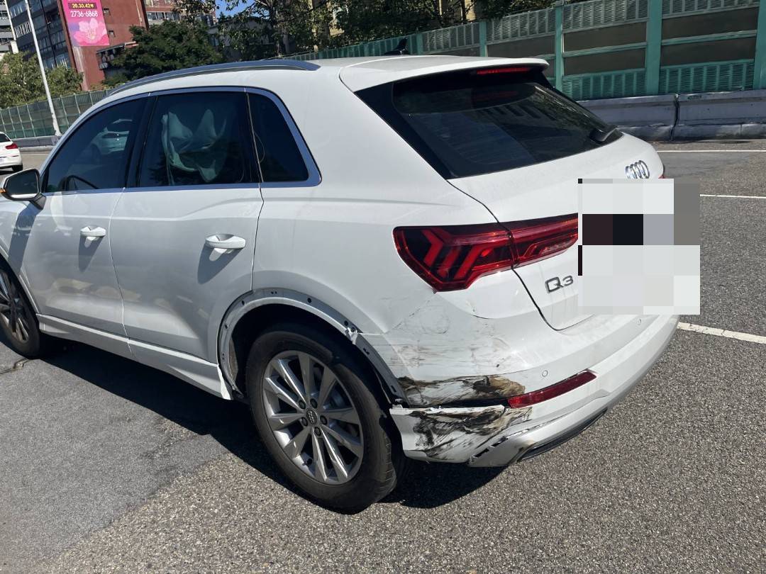 台北市建國高架道路昨(23)日上午11時許發生1起3車連環追撞事故。